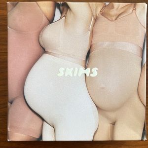 NWT Skims Maternity Sculpting Short - Mid Thigh